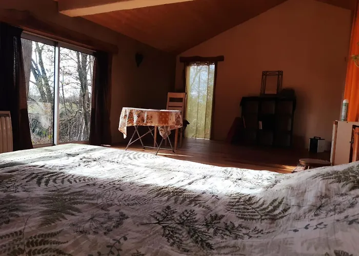 Loft Independant En Bord De Tarn アパート *